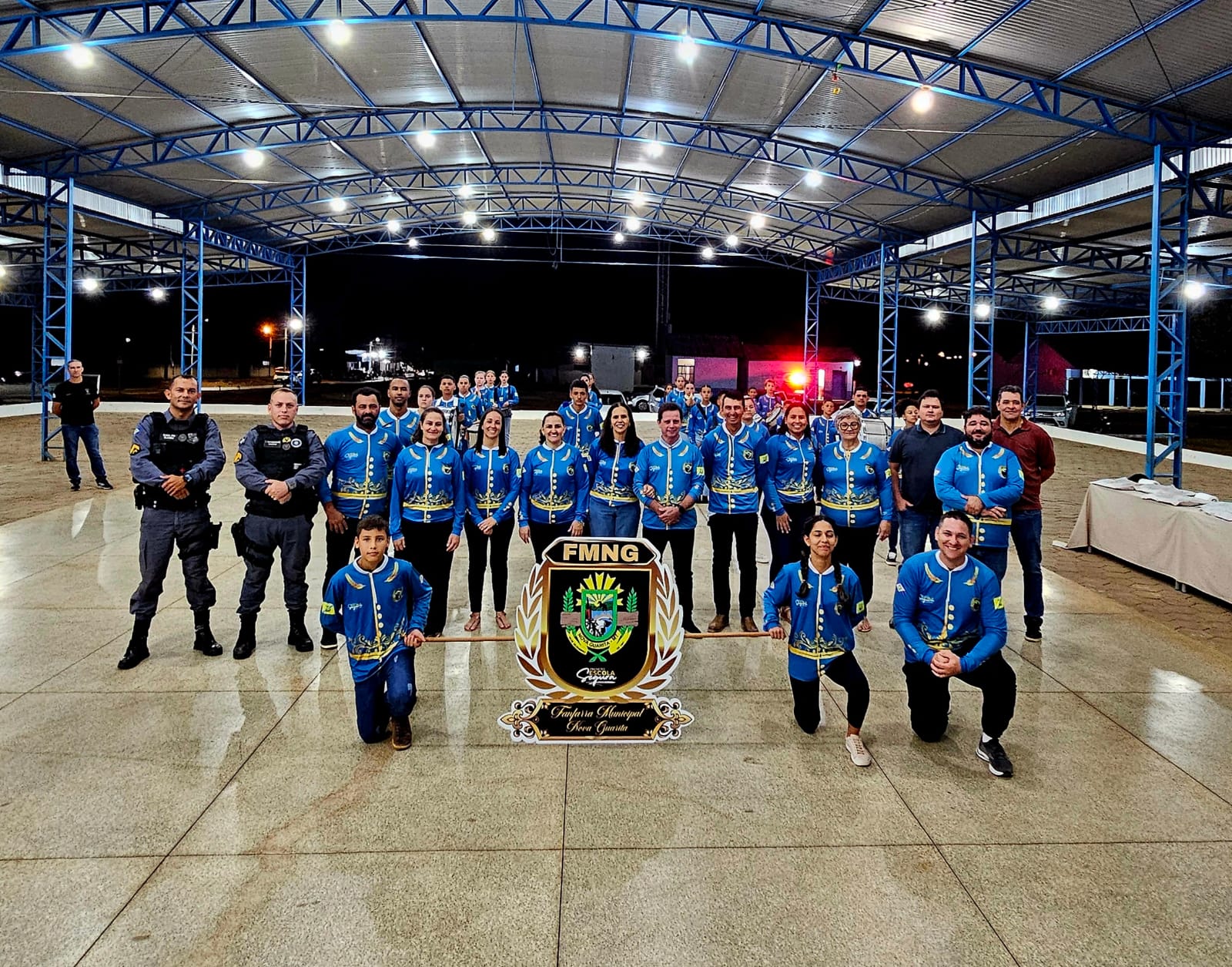 Câmara de Vereadores e Prefeitura entregam uniformes para fanfarra de Nova Guarita