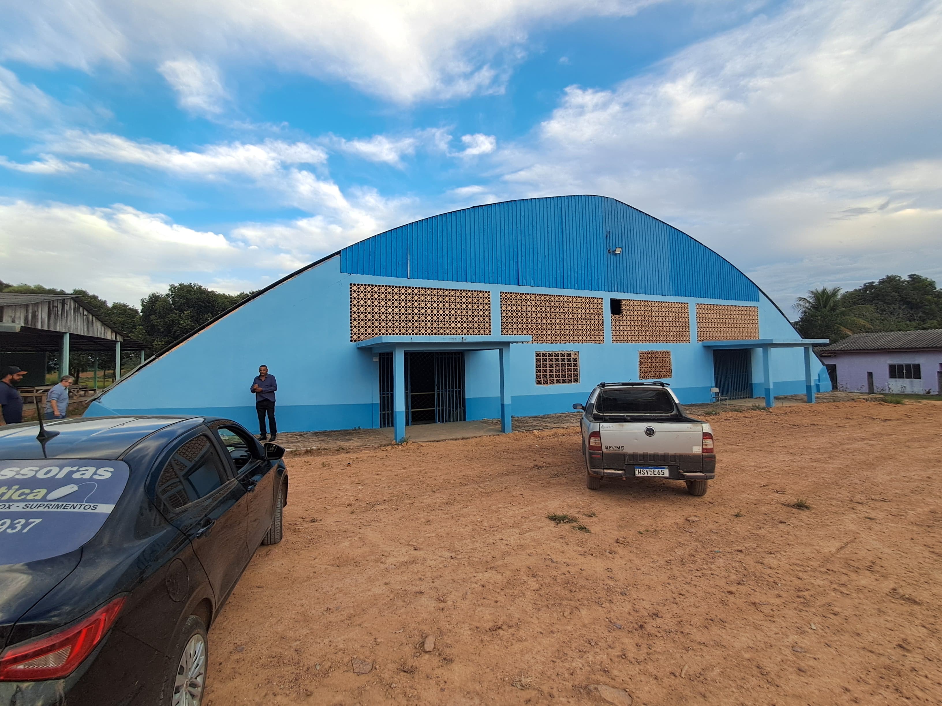 Prefeitura atende indicação dos vereadores Canu, Portelinha e Marcelo e inicia reforma do ginásio da Comunidade Santa Isabel.