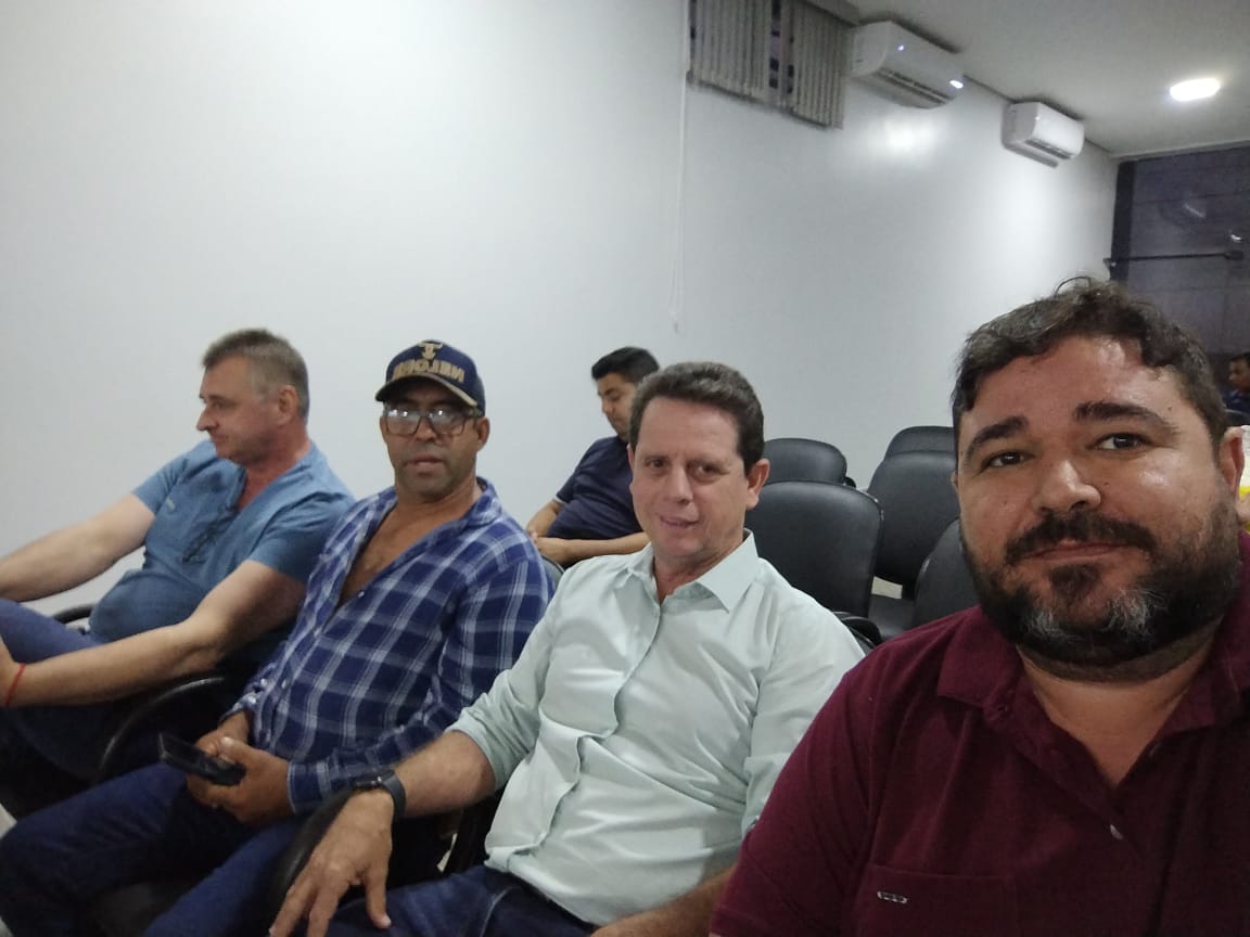 Vereadores Marcelo Luke, Cezar Alves e Prefeito Edinho participam de audiência pública sobre regularização da atividade mineradora em Peixoto de Azevedo.