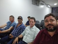Vereadores Marcelo Luke, Cezar Alves e Prefeito Edinho participam de audiência pública sobre regularização da atividade mineradora em Peixoto de Azevedo.