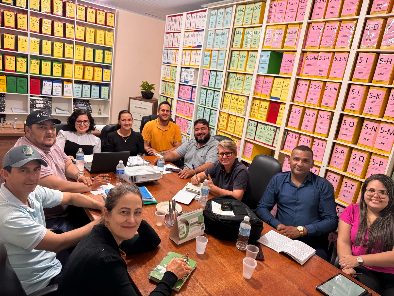 Vereadores e servidores da Câmara de Nova Guarita realizam mais uma reunião para debater o regimento interno