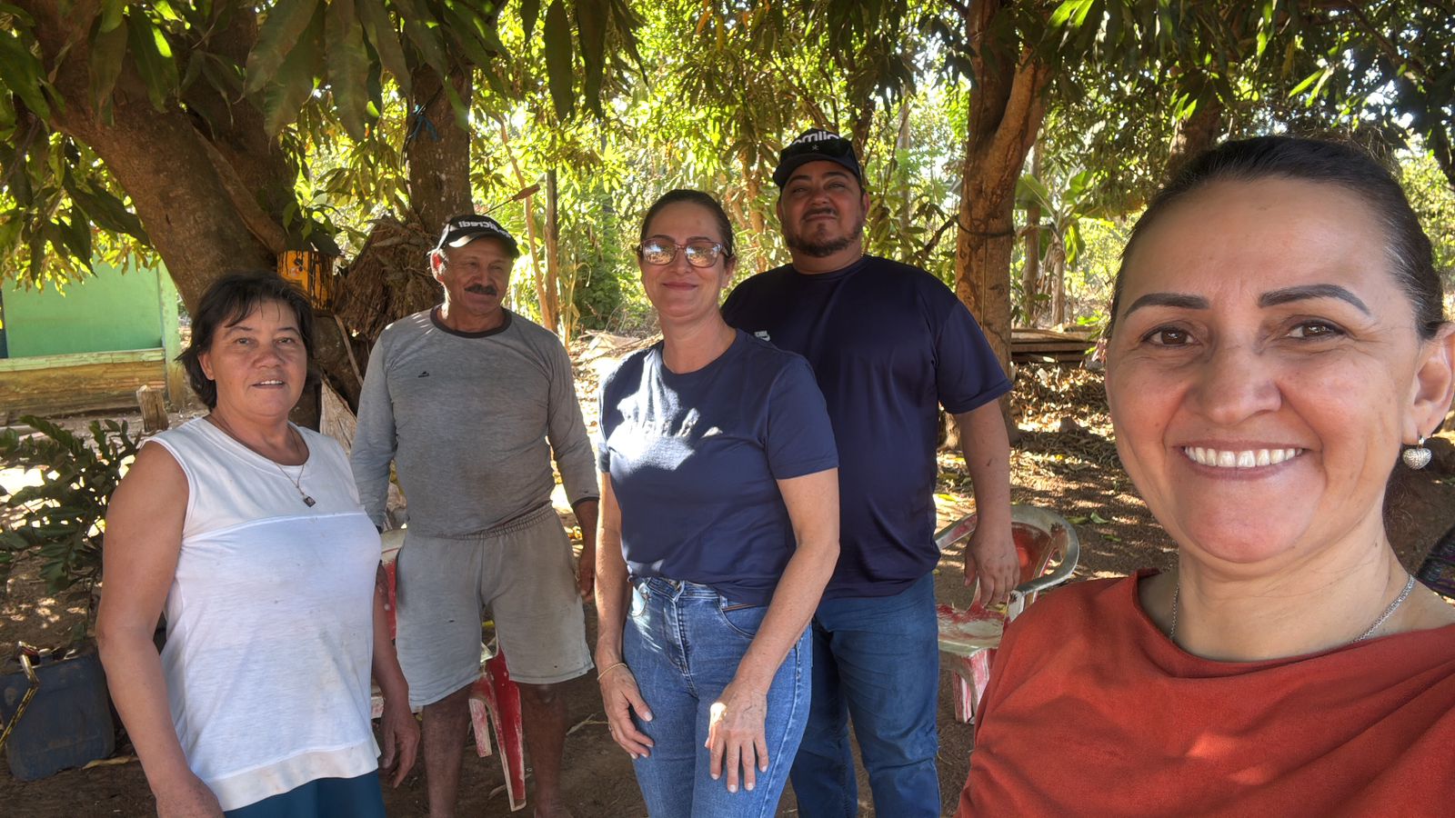 Vereadores fazem visita em propriedade rural da Comunidade Bom Sucesso para conhecer a produção de hortaliças e discutir propostas voltadas para o setor